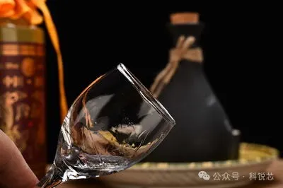 DƬ